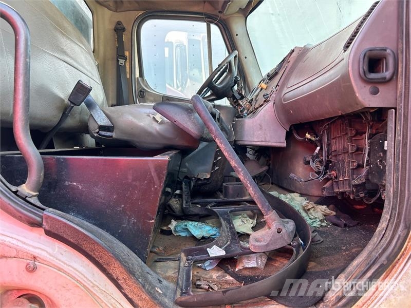 Freightliner M2 106 Camiones plataforma