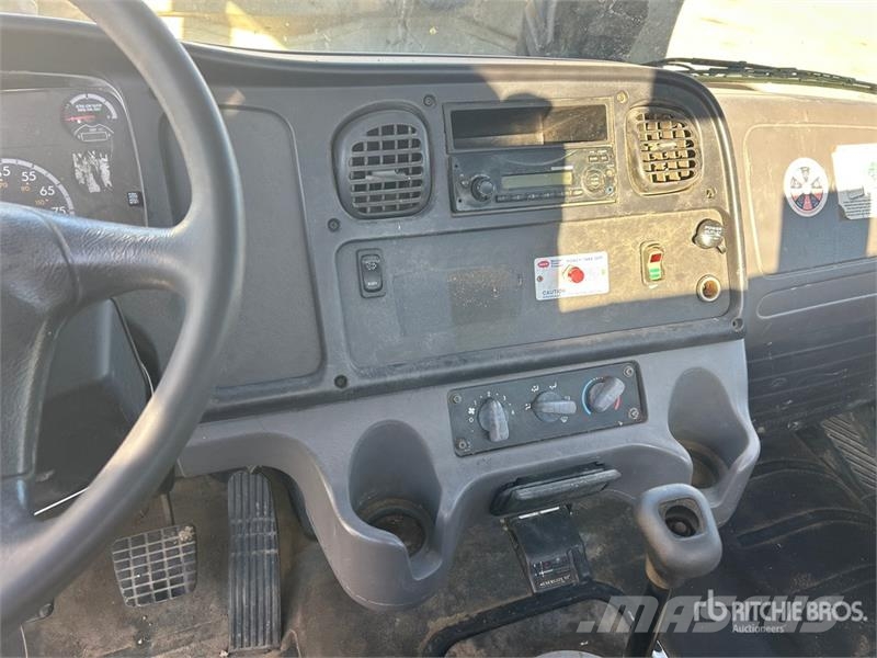 Freightliner M2 106 كابينة والداخلية