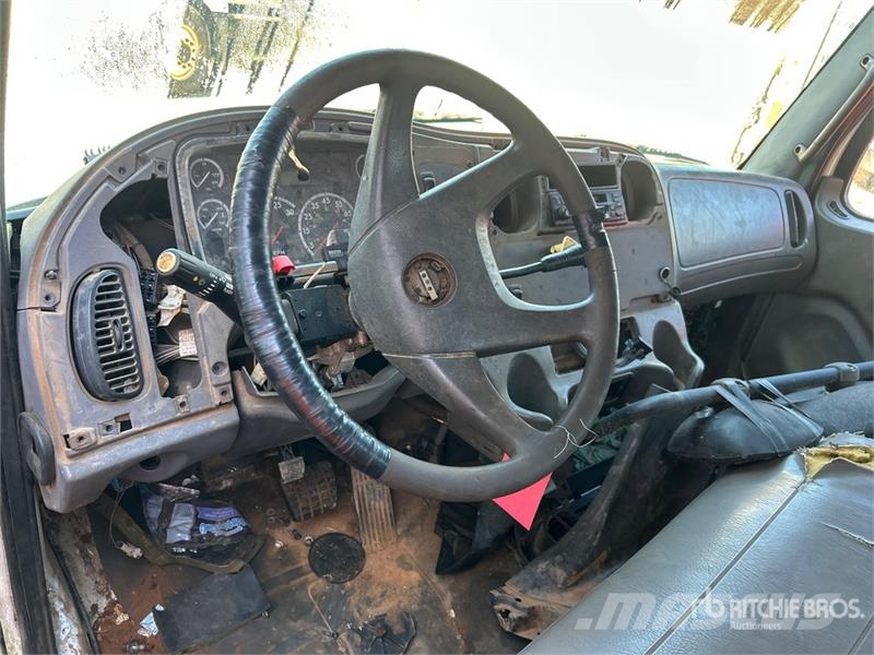 Freightliner M2 106 Camiones plataforma