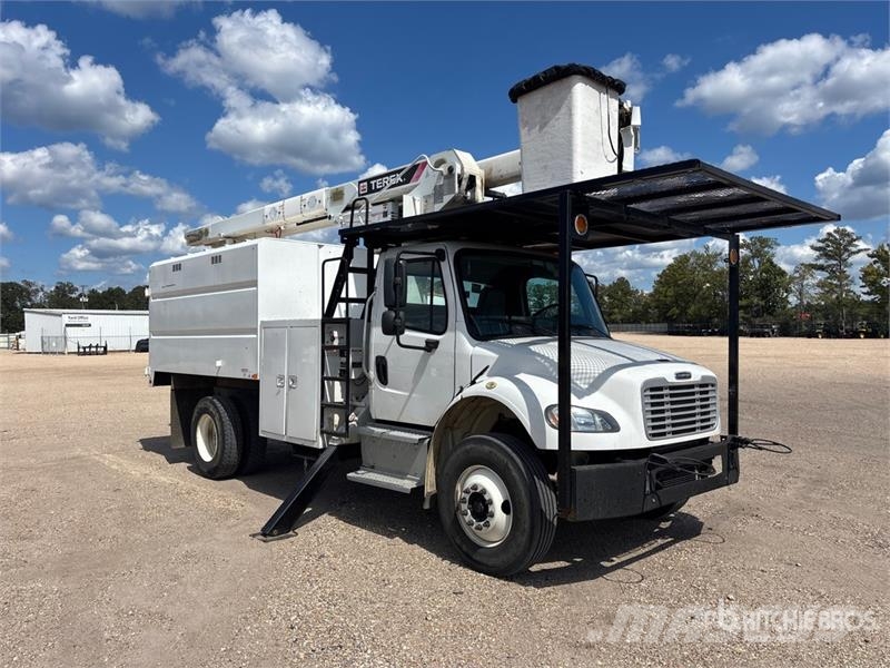 Freightliner M2 106 Pacēlāji uz automašīnas bāzes