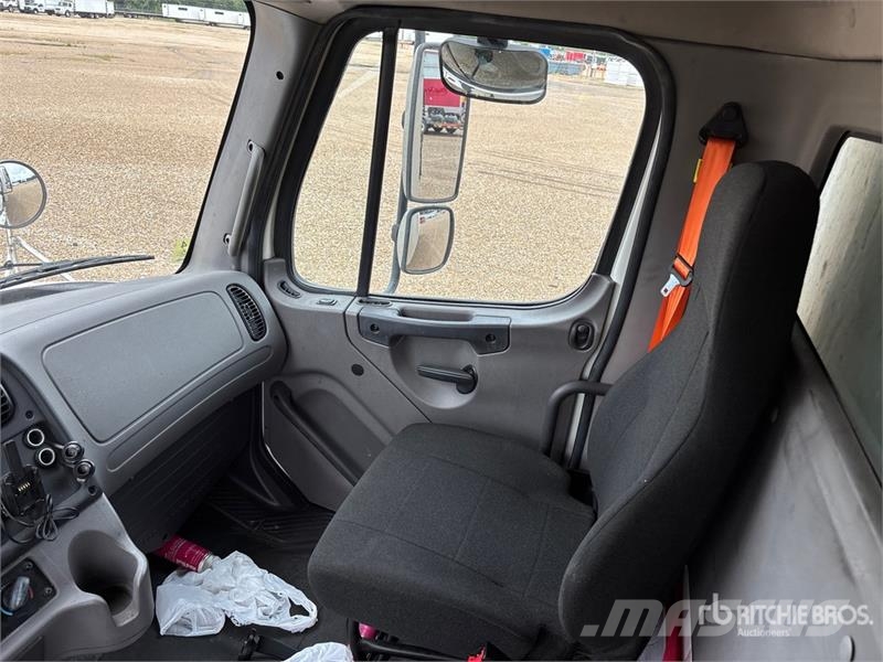 Freightliner M2 106 Грузовики-Рефрижераторы