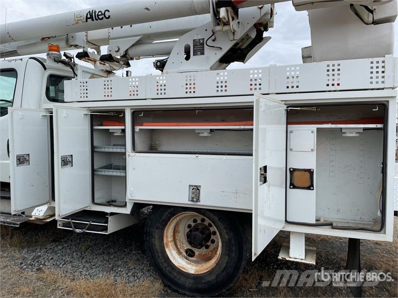 Freightliner M2 106 Plataformas sobre camión