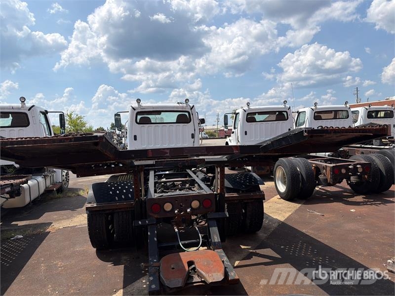 Freightliner M2 106 Autotransporteri