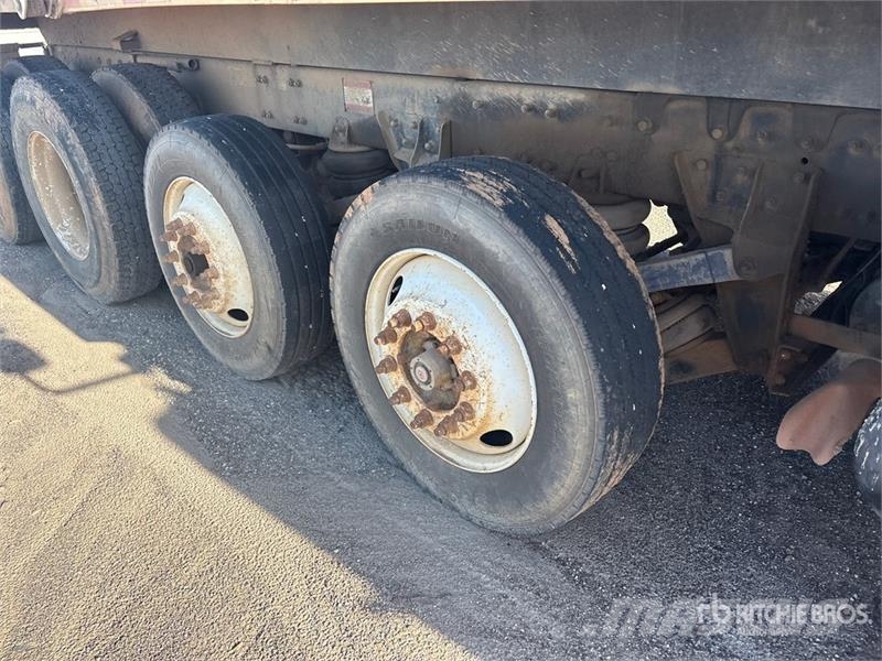 Freightliner M2 106 傾卸式卡車