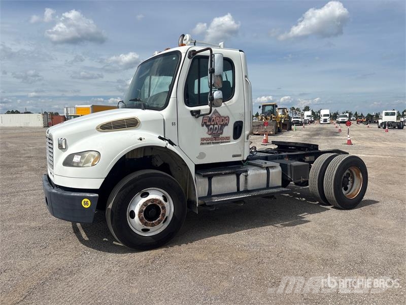 Freightliner M2 106 Sattelzugmaschinen