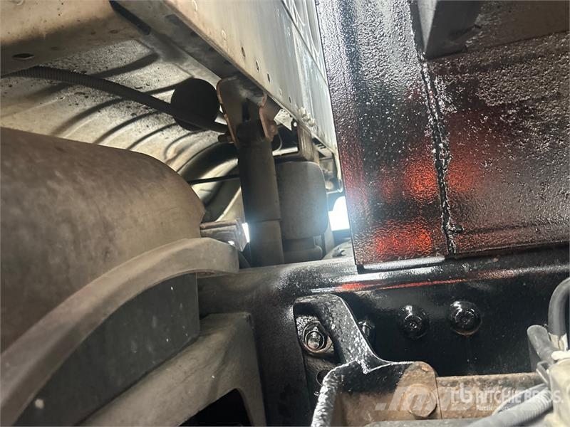Freightliner M2 106 Flatbed / Dropside trucks