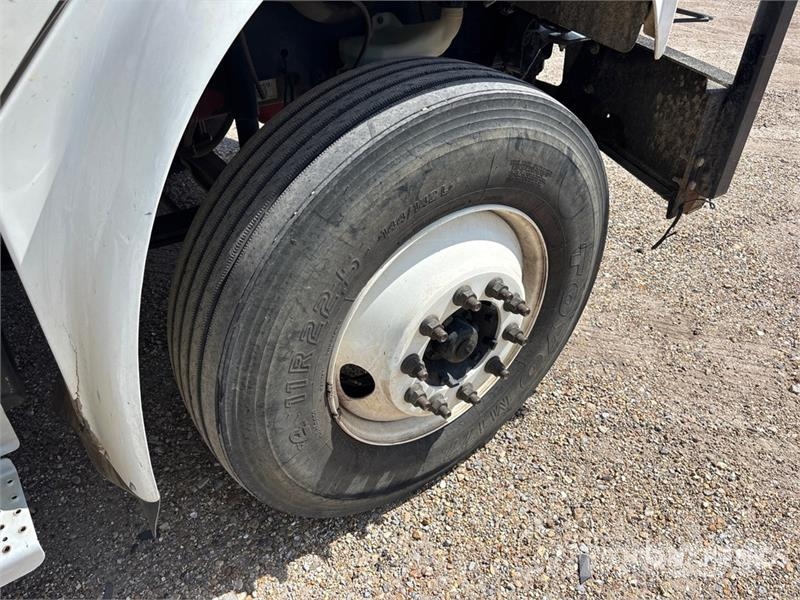 Freightliner M2 106 Pacēlāji uz automašīnas bāzes