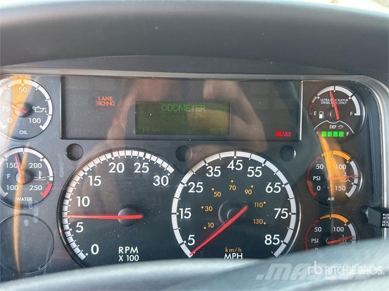 Freightliner M2 106 Sanduk kamioni