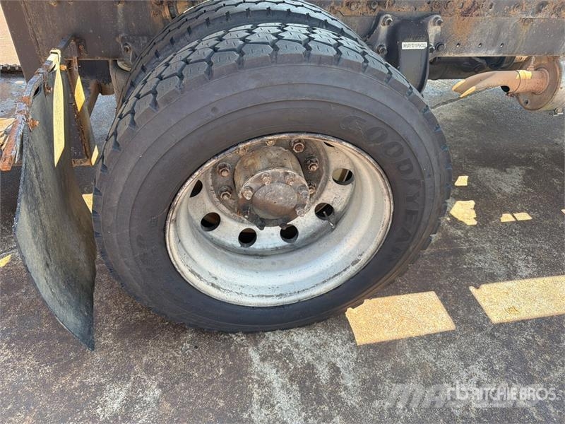 Freightliner M2 106 Camiones portacoches