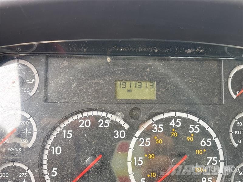 Freightliner M2 106 Camion con sponde ribaltabili