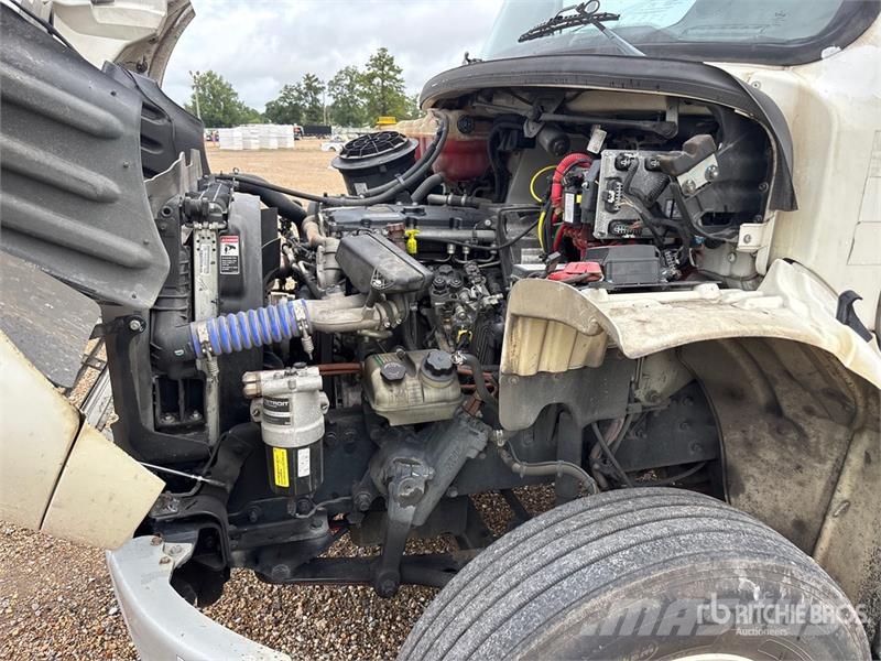 Freightliner M2 106 Грузовики-Рефрижераторы