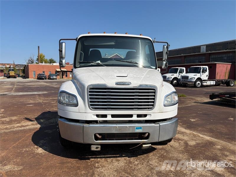 Freightliner M2 106 Camiones portacoches