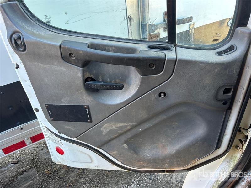 Freightliner M2 106 Camiones plataforma