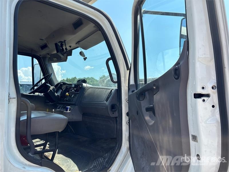 Freightliner M2 106 Isotermos y frigoríficos
