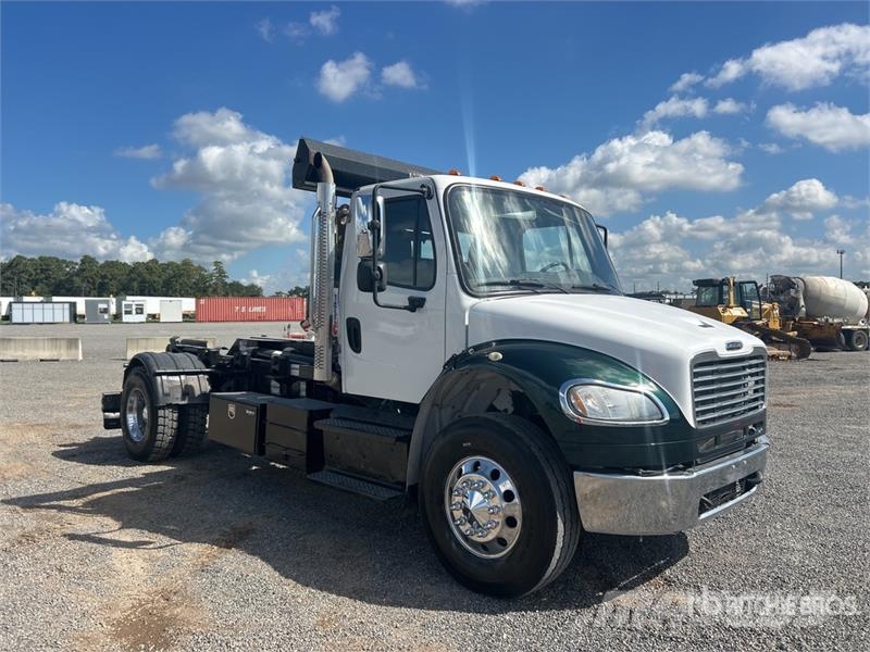 Freightliner M2 106 Krokbil