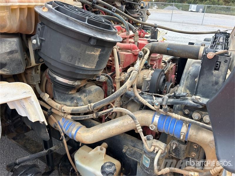 Freightliner M2 106 Camion poubelle