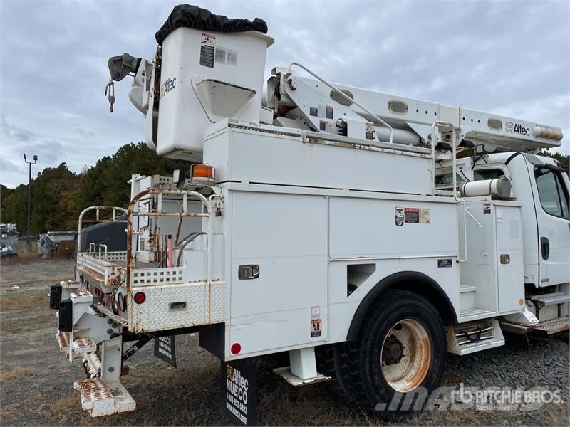 Freightliner M2 106 Plataformas sobre camión