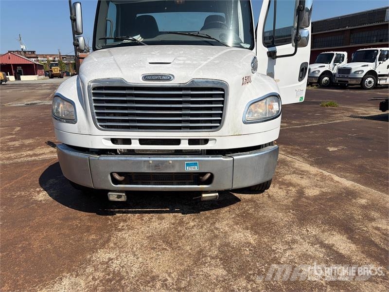 Freightliner M2 106 Camiones portacoches