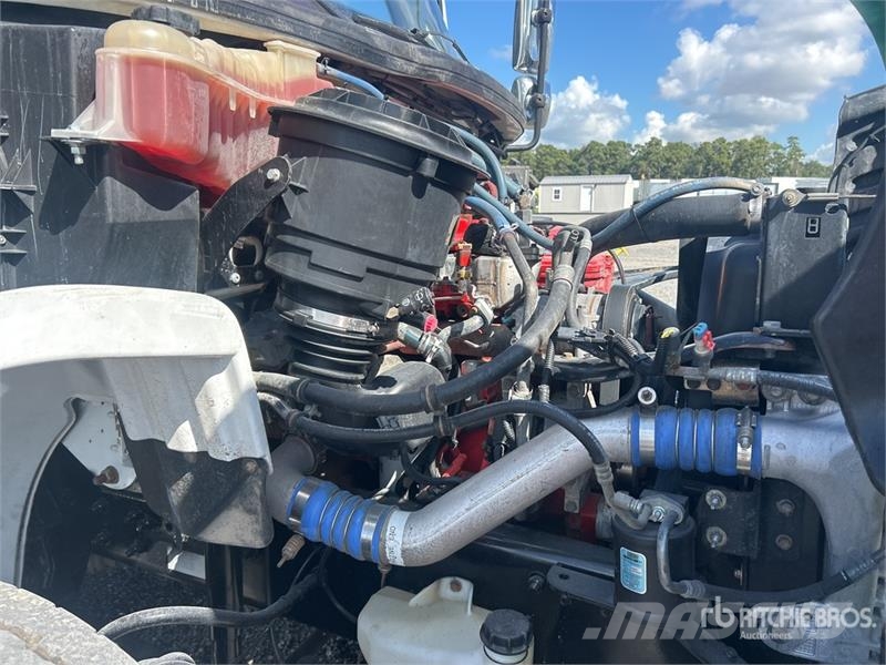 Freightliner M2 106 Krokbil