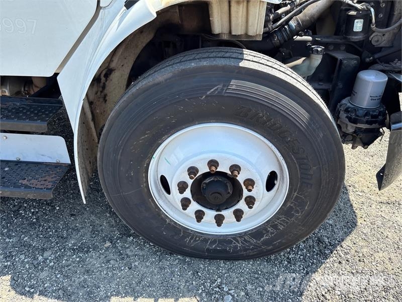 Freightliner M2 106 Isotermos y frigoríficos
