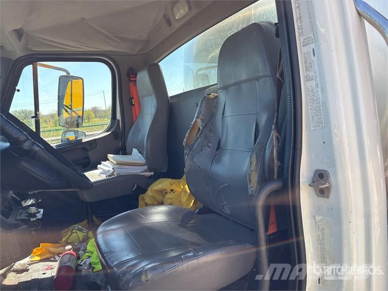 Freightliner M2 106 Camiones aspiradores/combi