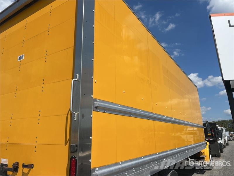 Freightliner M2 106 Sanduk kamioni
