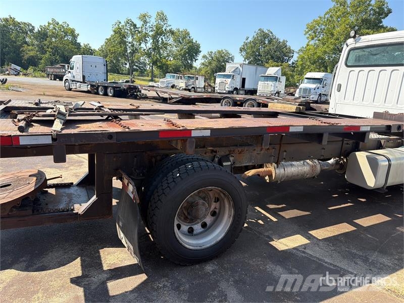Freightliner M2 106 Camiones portacoches