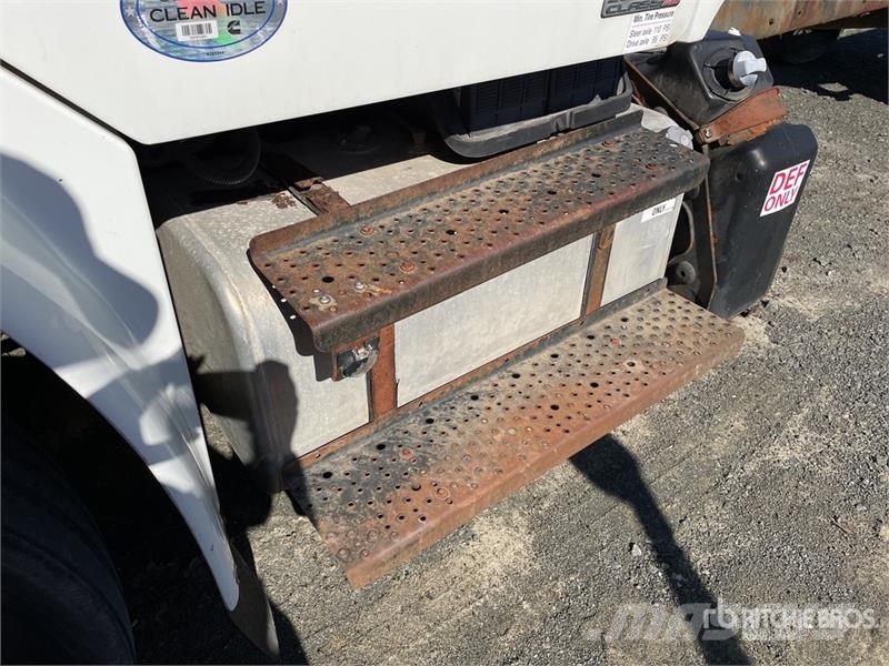 Freightliner M2 106 Cabins and interior