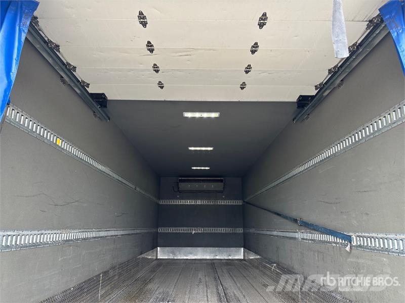 Freightliner M2 106 Грузовики-Рефрижераторы