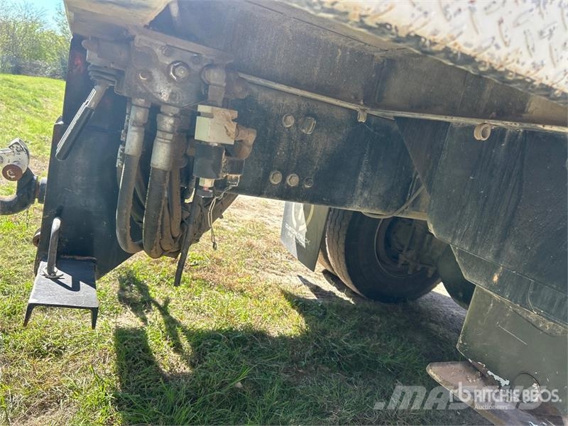 Freightliner M2 106 卡車裝載高空作業車