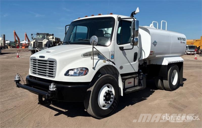 Freightliner M2 106 2000 gal 4x2 Water Truck Vesisäiliöautot