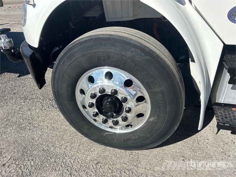 Freightliner M2 106 2000 gal 4x2 Water Truck Caminhão-pipa