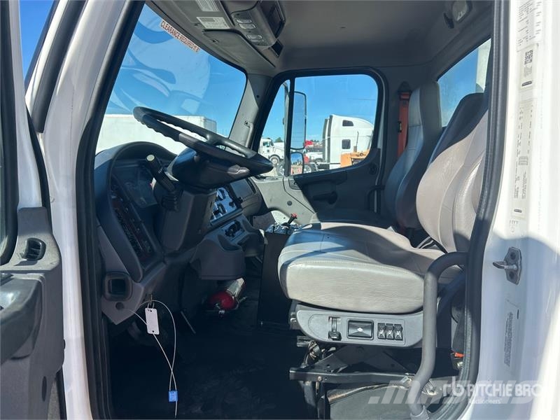 Freightliner M2 106 2000 gal 4x2 Water Truck Caminhão-pipa