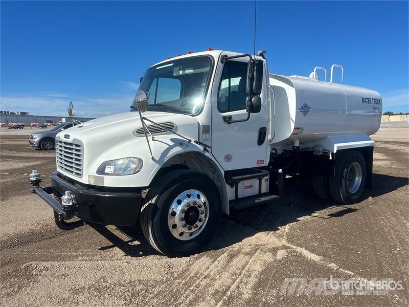 Freightliner M2 106 2000 gal 4x2 Water Truck Caminhão-pipa