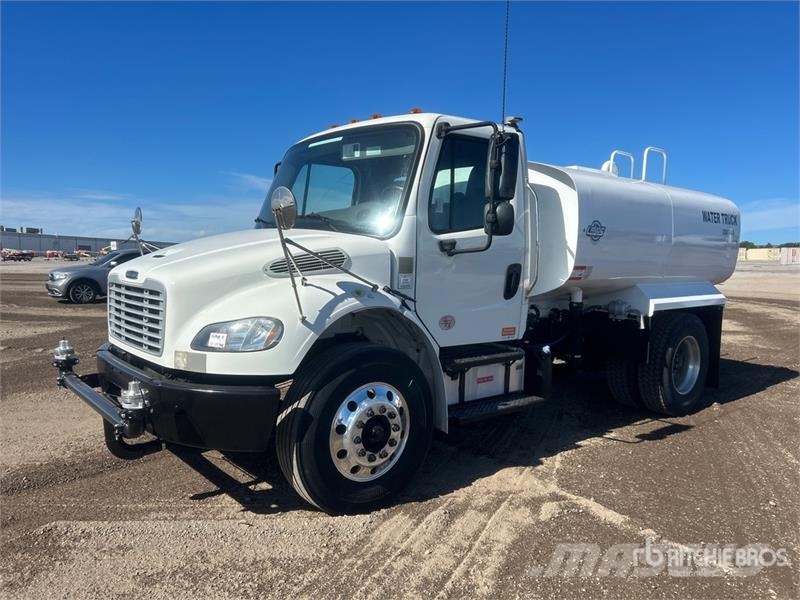 Freightliner M2 106 2000 gal 4x2 Water Truck Caminhão-pipa