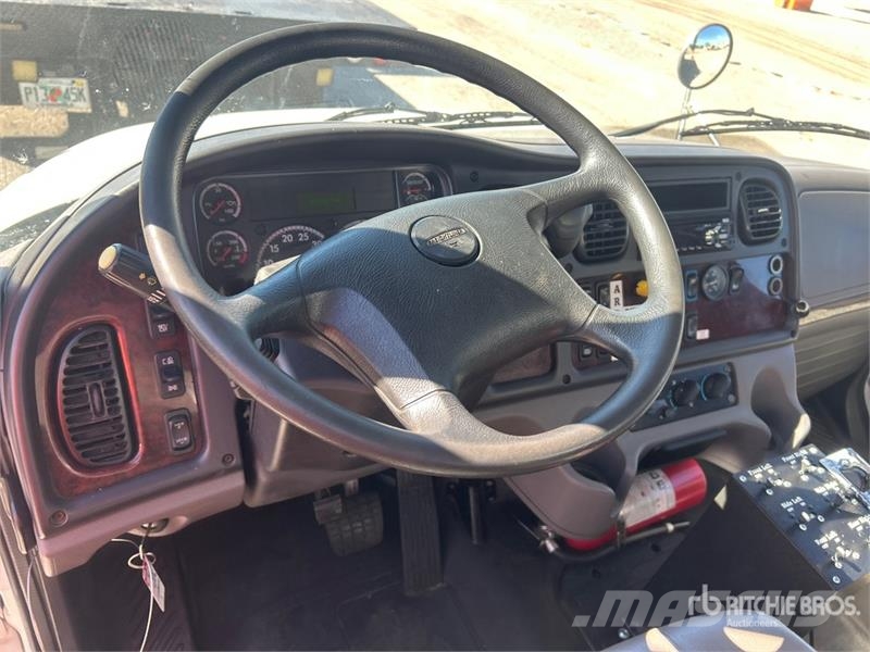 Freightliner M2 106 2000 gal 4x2 Water Truck Caminhão-pipa