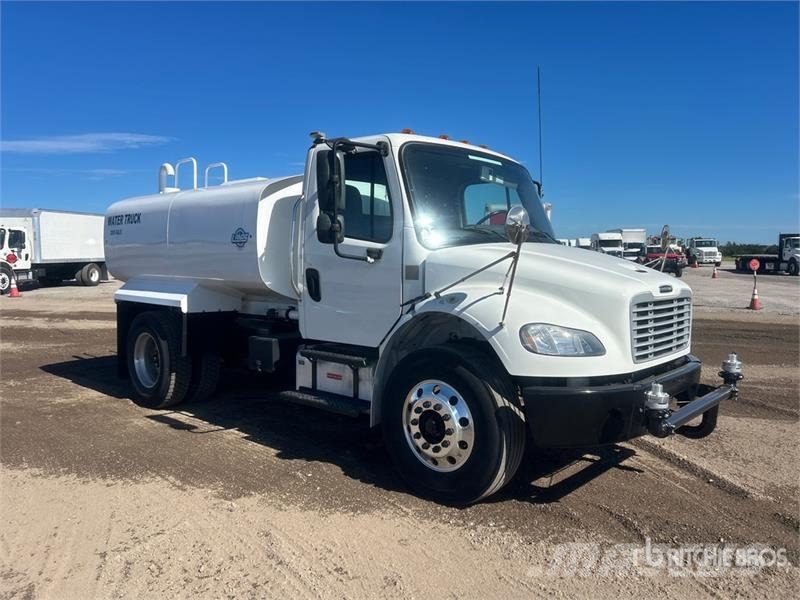 Freightliner M2 106 2000 gal 4x2 Water Truck Caminhão-pipa