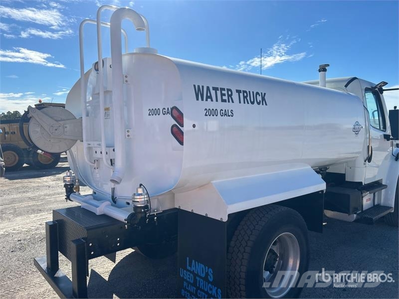 Freightliner M2 106 2000 gal 4x2 Water Truck Caminhão-pipa