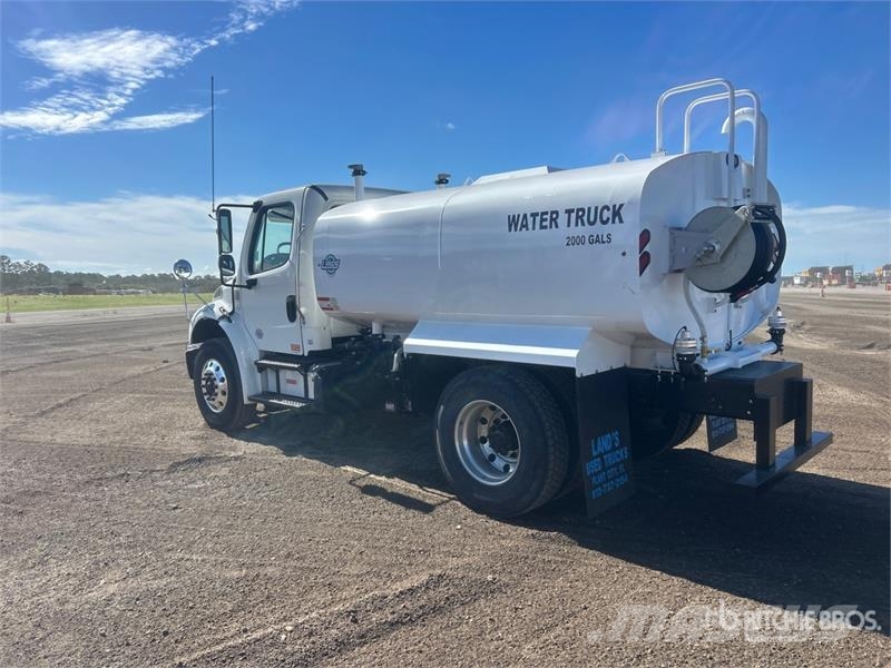 Freightliner M2 106 2000 gal 4x2 Water Truck Caminhão-pipa