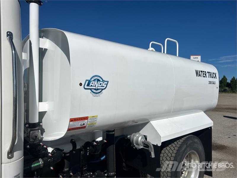 Freightliner M2 106 2000 gal 4x2 Water Truck Caminhão-pipa