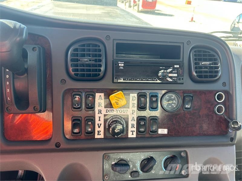 Freightliner M2 106 2000 gal 4x2 Water Truck Caminhão-pipa