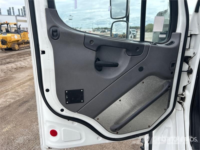 Freightliner M2 106 2250 gal 4x2 Water Truck Camiones cisterna