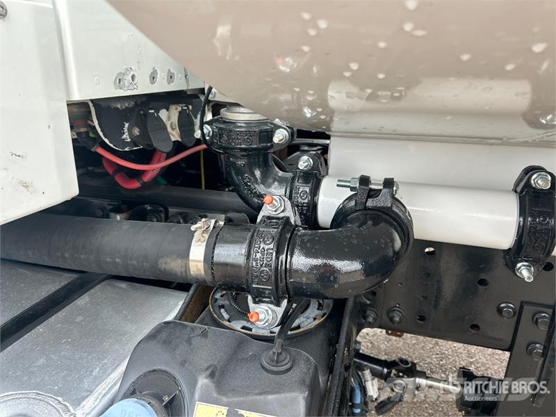 Freightliner M2 106 2250 gal 4x2 Water Truck Camiones cisterna