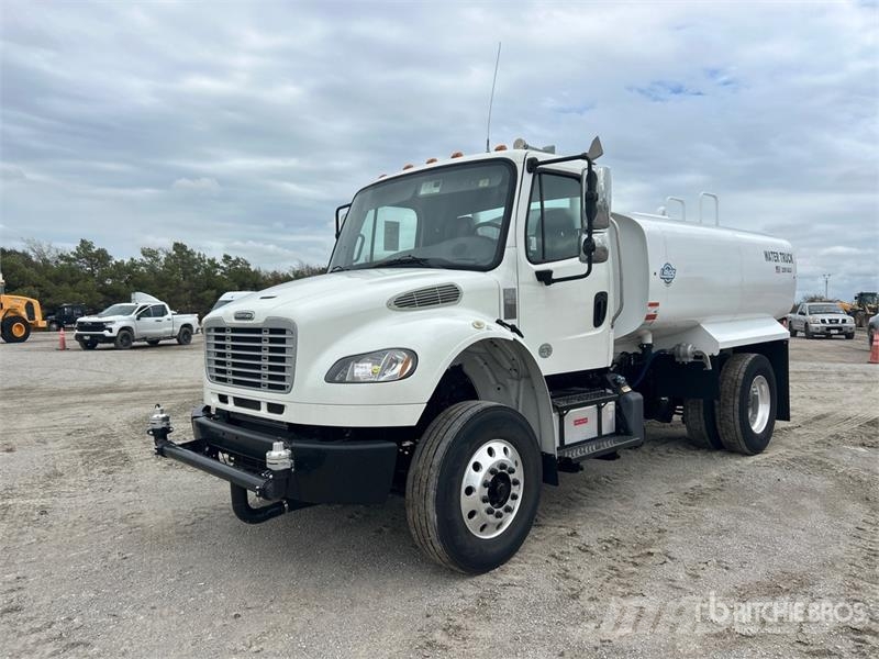 Freightliner M2 106 2250 gal 4x2 Water Truck Camiones cisterna