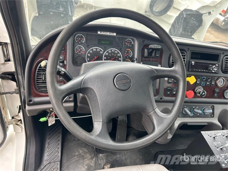 Freightliner M2 106 2250 gal 4x2 Water Truck Camiones cisterna