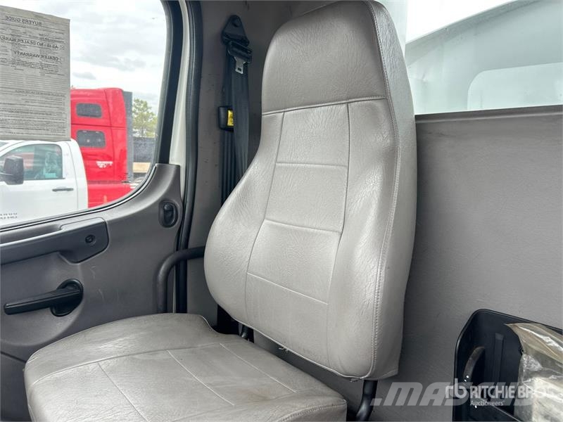 Freightliner M2 106 2250 gal 4x2 Water Truck Camiones cisterna