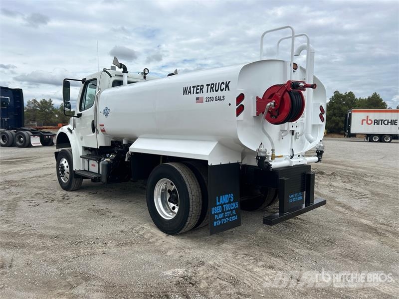 Freightliner M2 106 2250 gal 4x2 Water Truck Camiones cisterna