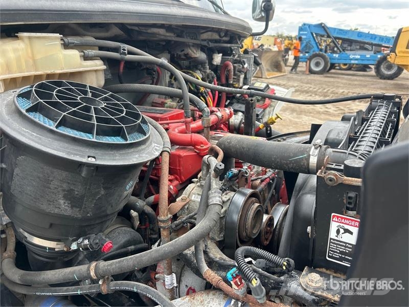 Freightliner M2 106 2250 gal 4x2 Water Truck Camiones cisterna