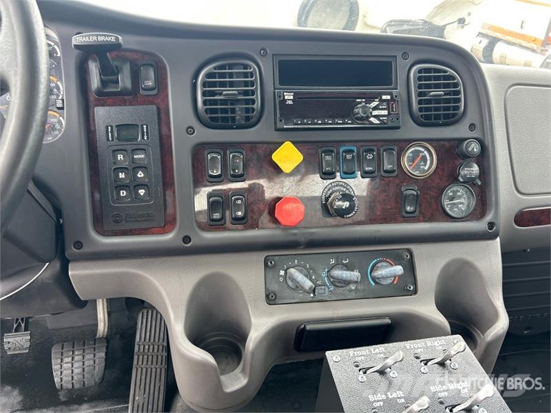 Freightliner M2 106 2250 gal 4x2 Water Truck Camiones cisterna