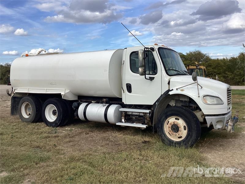 Freightliner M2 106 4000 gal 6x4 Water Truck Vízszállító teherautók